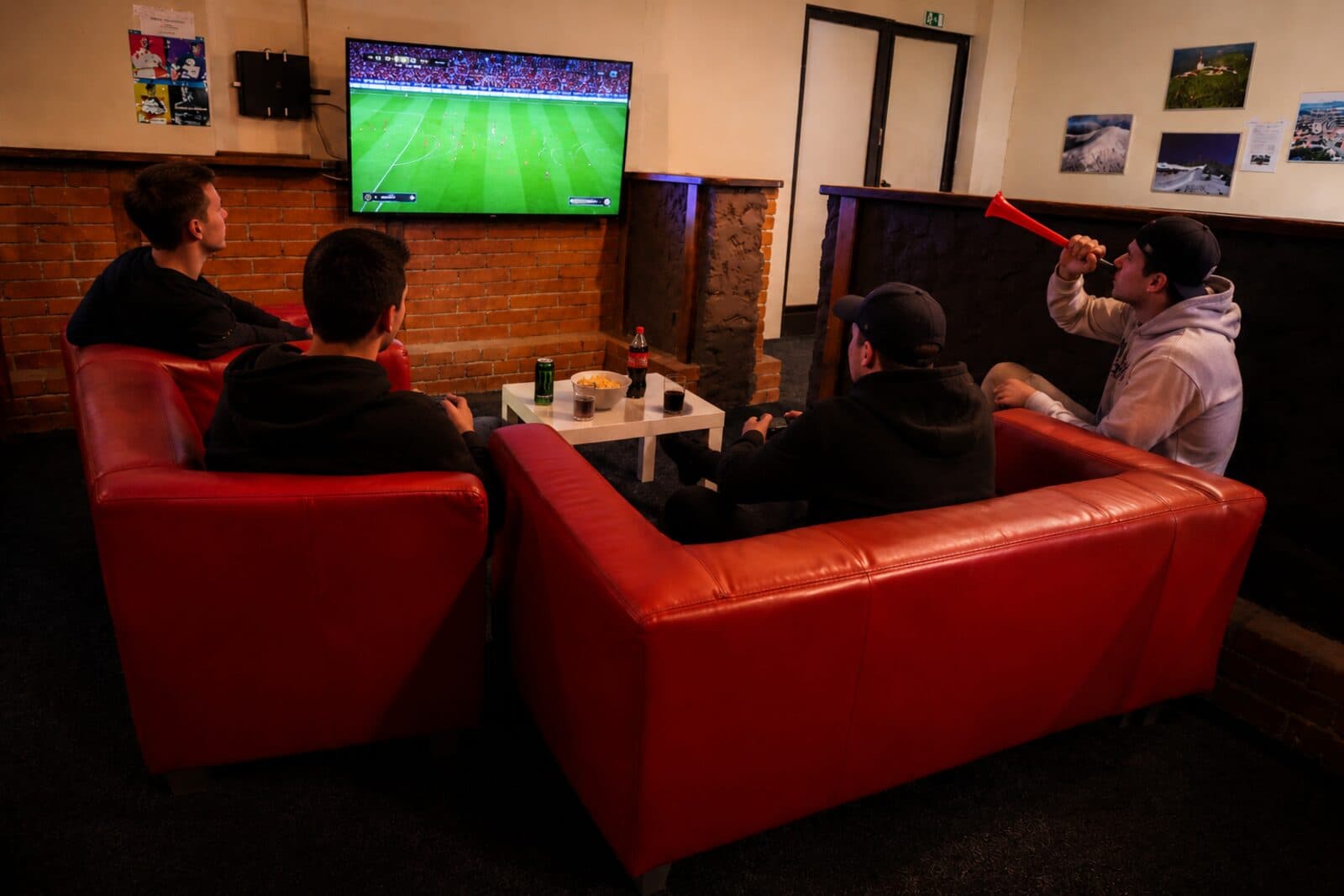 PlayStation koutek s gauči